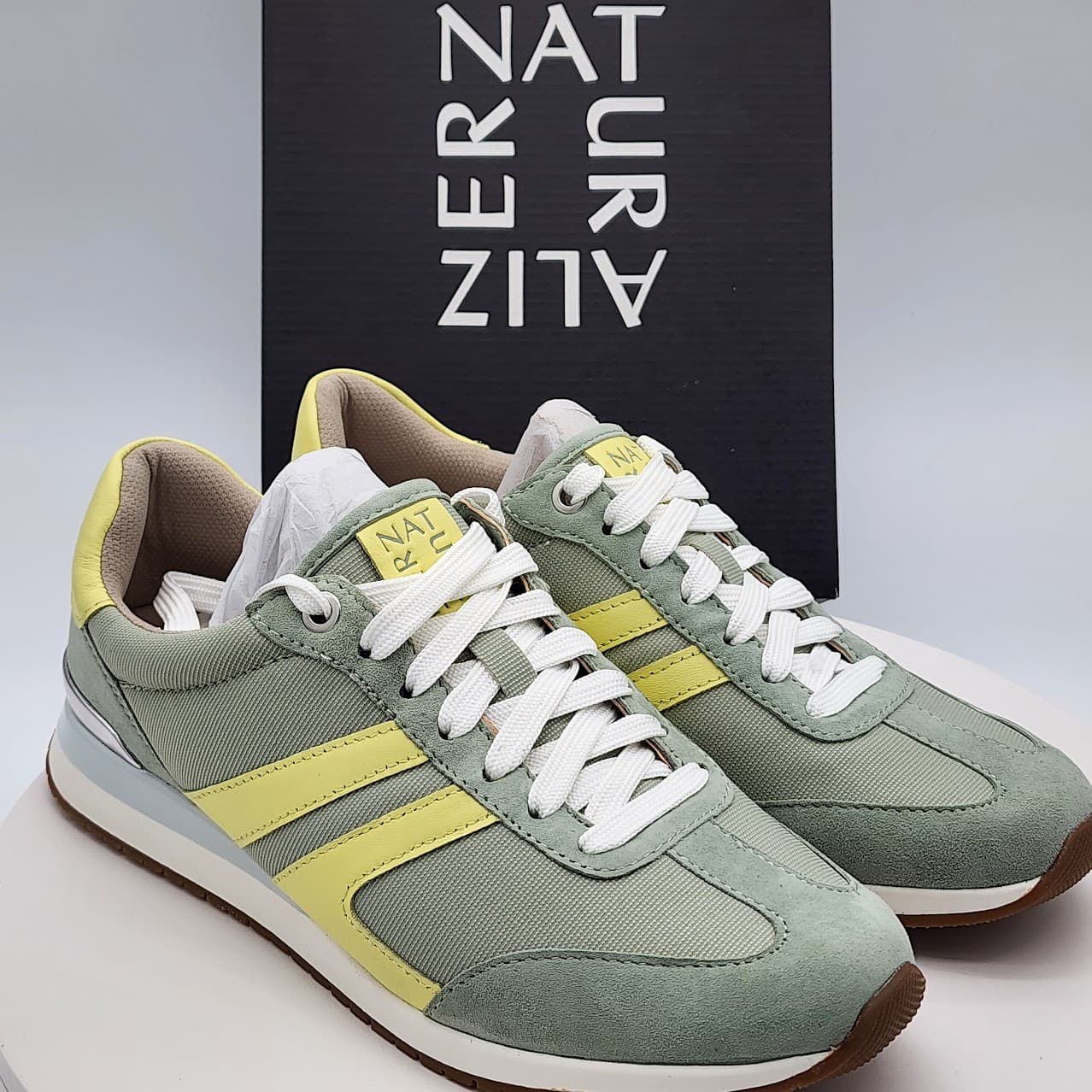 Naturalizer Lorena Pistachio Green Suede Fabric Sneakers Women’s Size 11 M